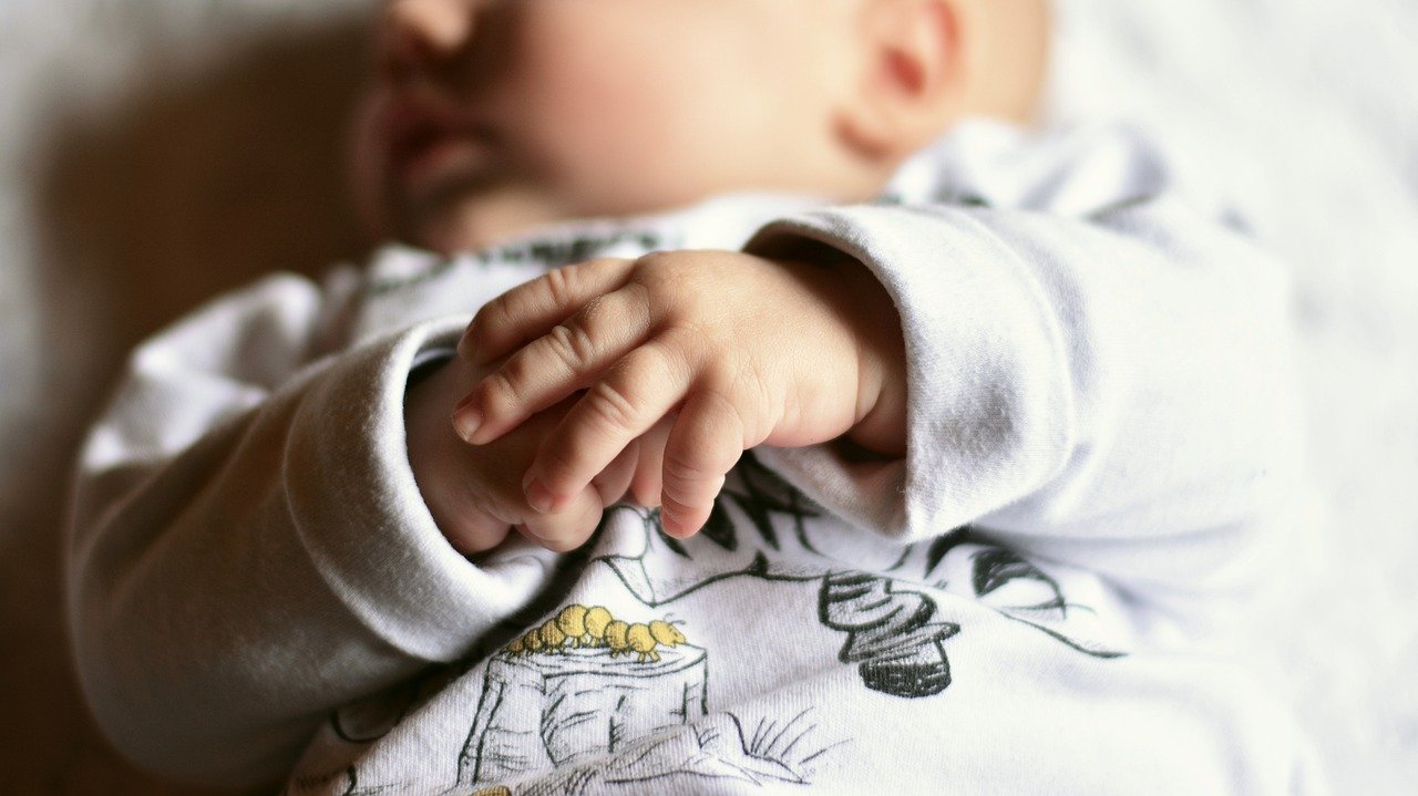 Jak znaleźć idealne ubranka dla niemowląt?