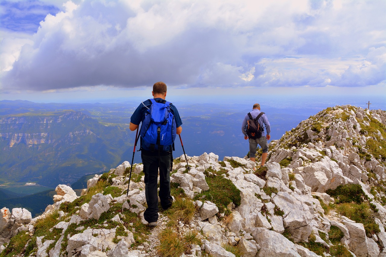 Letni trekking dla początkujących — krótki poradnik dla kobiet